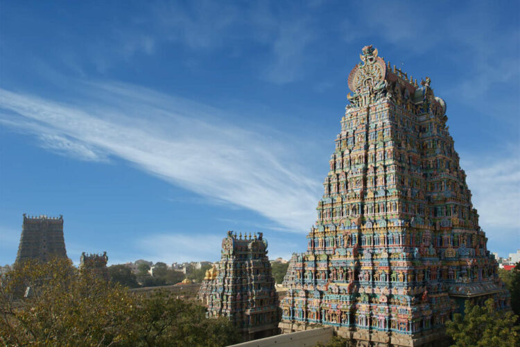 Meenakshi-hindu-temple-in-Madurai-Tamil-Nadu-South-India.-Sculptures-on-Hindu-temple-gopura-tower.-copy