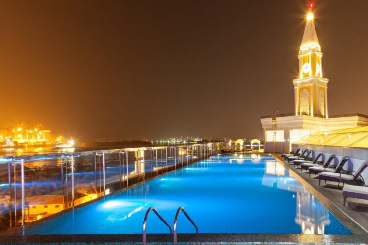 pool-night-view